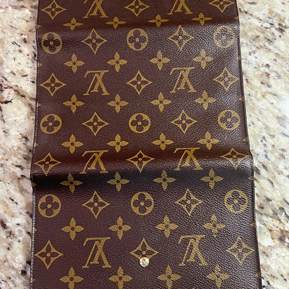Vintage Louis Vuitton Wallet - Picture 4 of 8